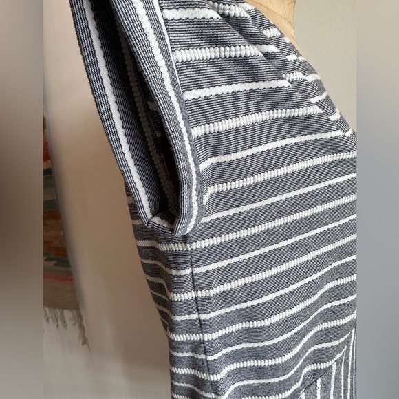 Jones New York Woven Tee Navy Blue White Stripe Boxy Cuffed Short Sleeve EUC - Picture 9 of 10